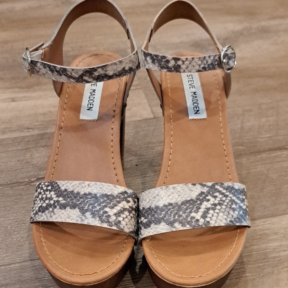 Steve Madden Gray Cream Sandals with Snake Print